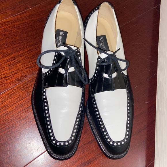 Vintage 1990s Kenneth Cole Women's Spectator Black & White Shoes - Picture 7 of 7